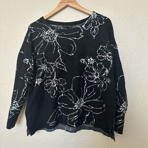 Tahari Sweater Black With White Flowers Buttons Down Back Womens 1x Square Boxy